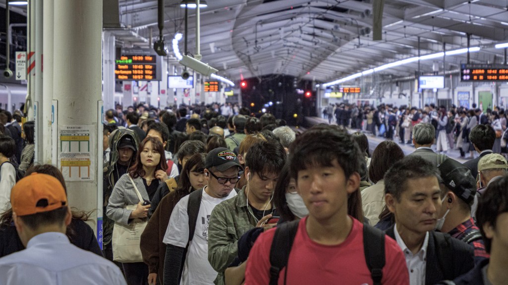 (Actus): Le Japon s’ouvre davantage,  un record  de travailleurs étrangers face à la pénurie de&nbsp;main-d’œuvre