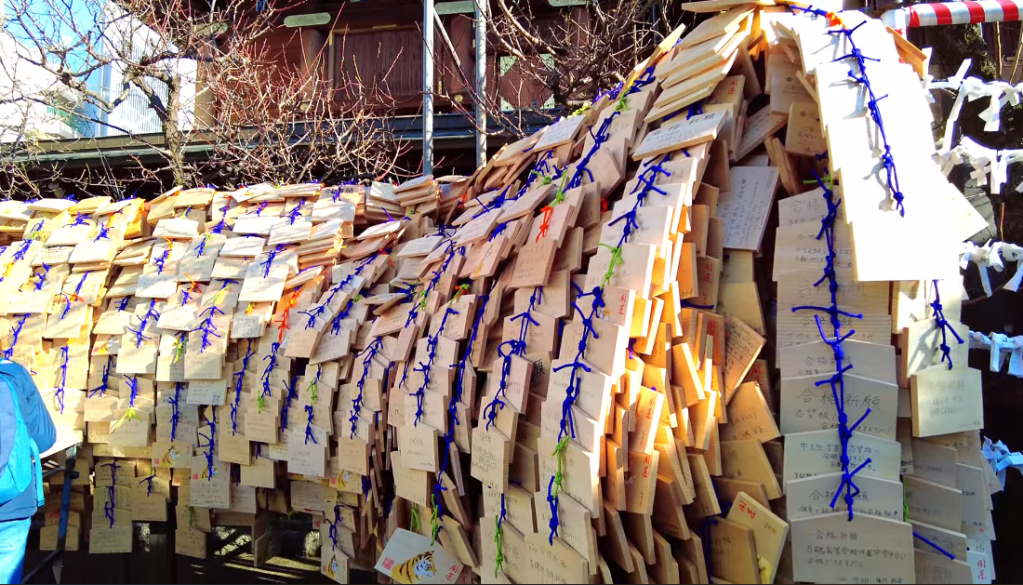 (Actus): À Tokyo, le sanctuaire des espoirs scolaires pris d’assaut en pleine saison des&nbsp;examens