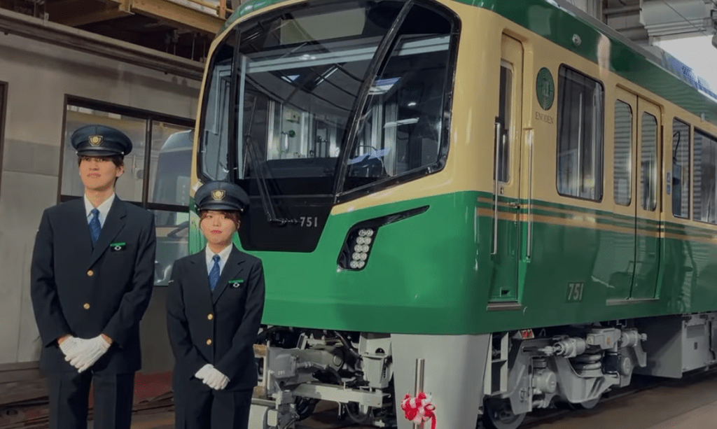 Au Japon, un train panoramique pour admirer la mer sur les rails du manga  « Slam Dunk&nbsp;»