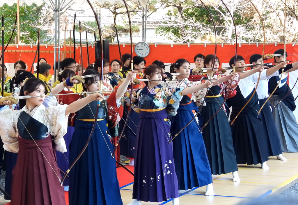 (Actus): Tradition, à Kyoto, les flèches du Nouvel An perpétuent une tradition&nbsp;séculaire