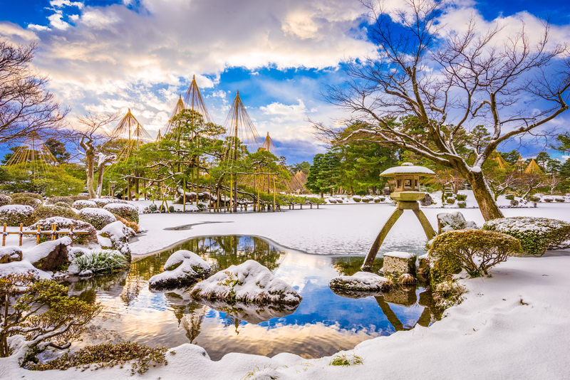 (Kanazawa) Kenrokuen sous la neige, le jardin où l’hiver devient une&nbsp;estampe.