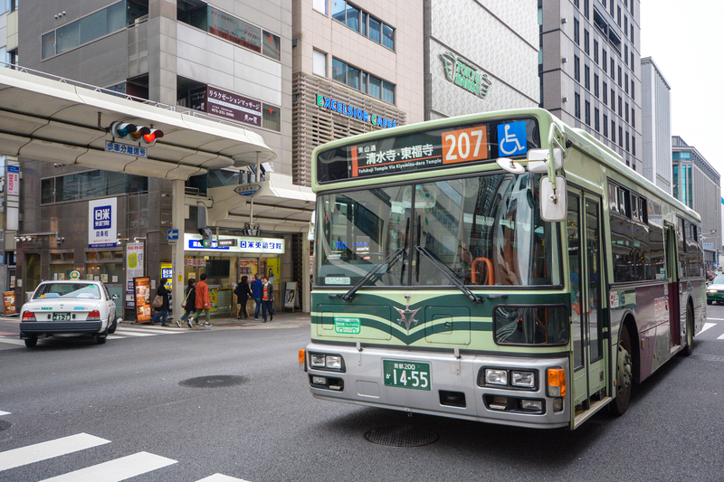 Kyoto change le sens de montée dans ses bus pour désengorger le&nbsp;réseau