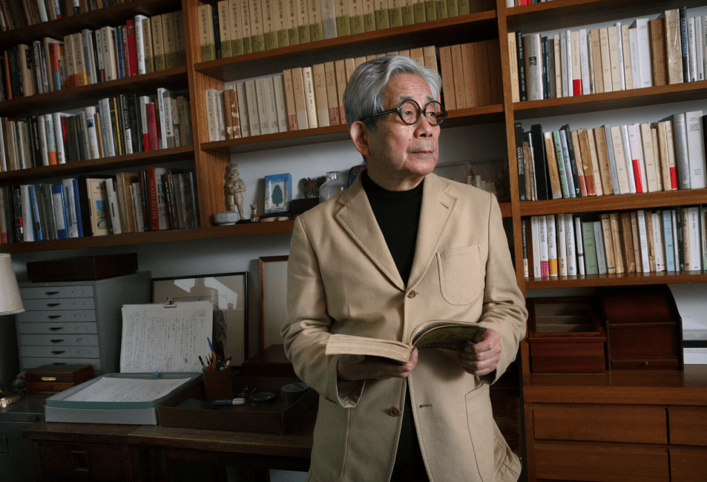 Un trésor littéraire exhumé, deux nouvelles inédites du Prix Nobel de littérature Kenzaburo Oe, refont&nbsp;surface