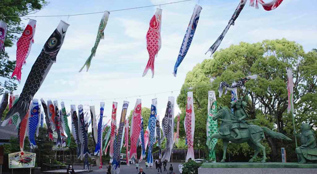 Le sanctuaire Shirahata, l’âme paisible de Fujisawa sous les glycines en&nbsp;fleurs