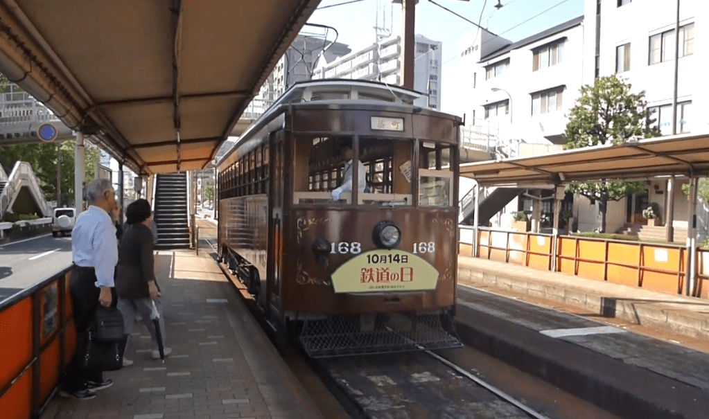 Un voyage dans le temps à Nagasaki : un tramway centenaire en&nbsp;service