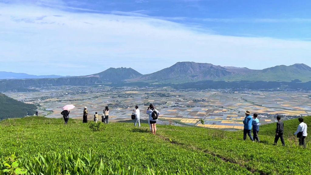 Au cœur du géant de feu, découverte du mont Aso, joyau volcanique de Kyushu