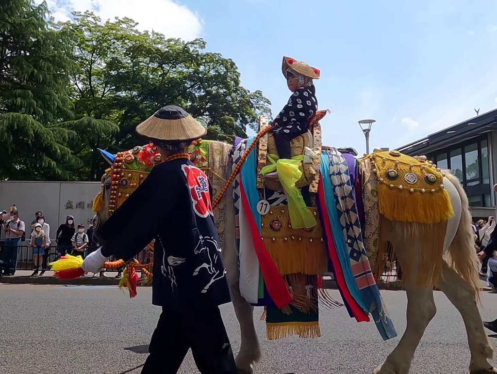 Les chevaux sacrés de Iwate défilent au son des clochettes : le Japon célèbre la tradition du Chagu Chagu Umakko