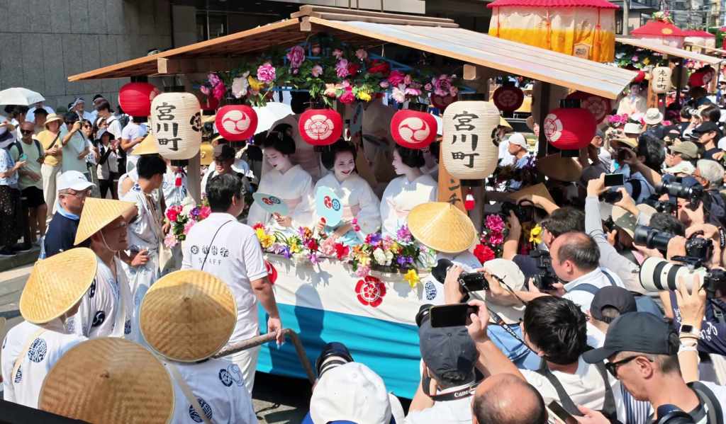 Hanagasa Junko : le cortège fleuri qui fait rayonner l&rsquo;élégance de Kyoto au cœur du Gion&nbsp;Matsuri