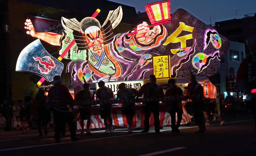 Aomori, les géants de lumière embrasent la nuit : le spectaculaire festival Nebuta 2026